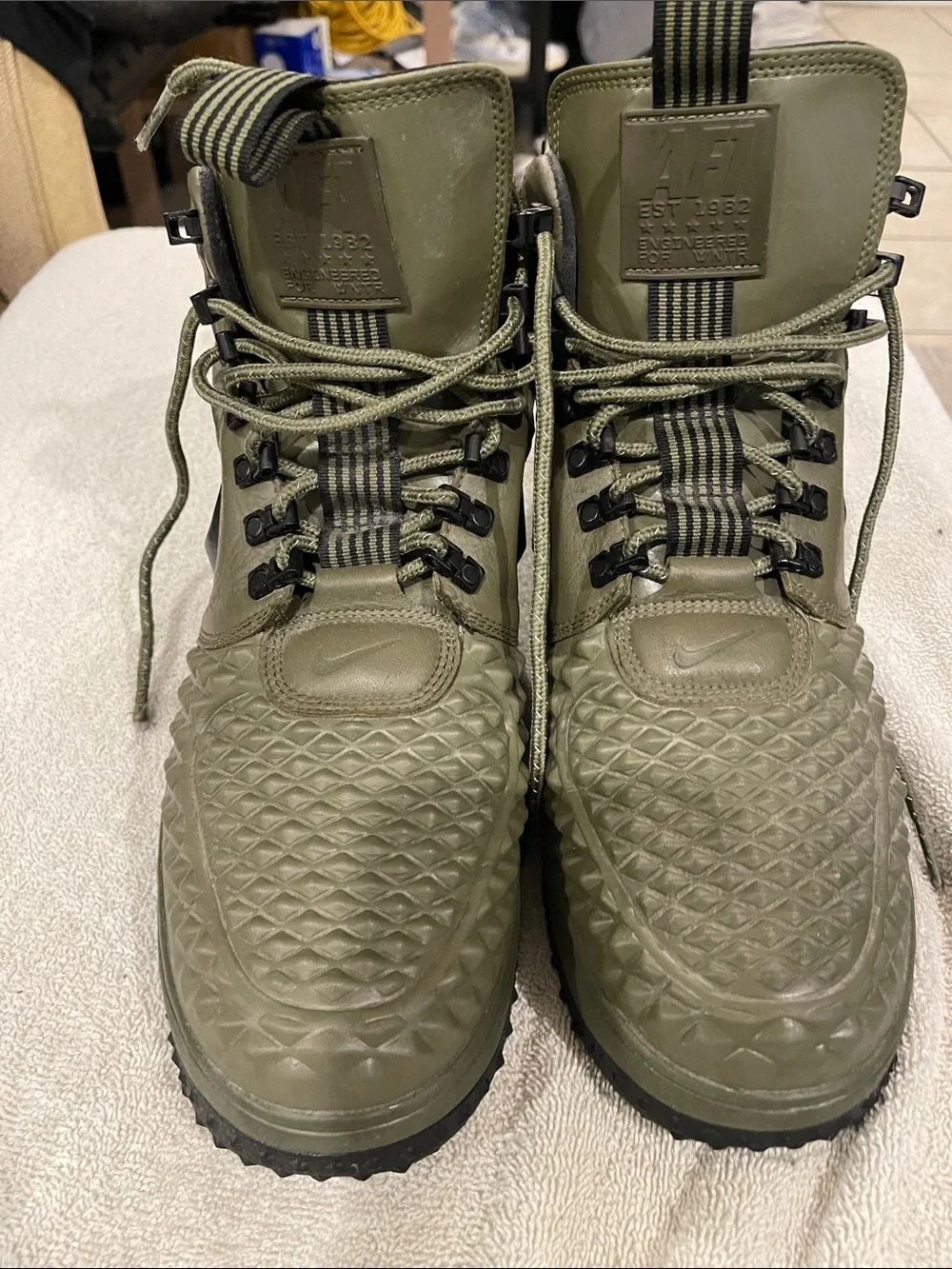 Nike Men’s duck Olive Green boots